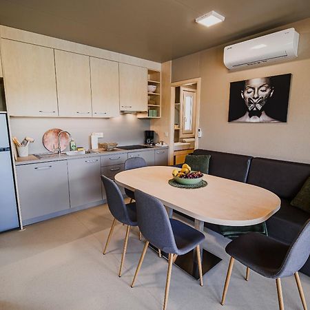 Deluxe Lake View Mobile Homes With Thermal Riviera Tickets كاتيز أوب سافي المظهر الخارجي الصورة
